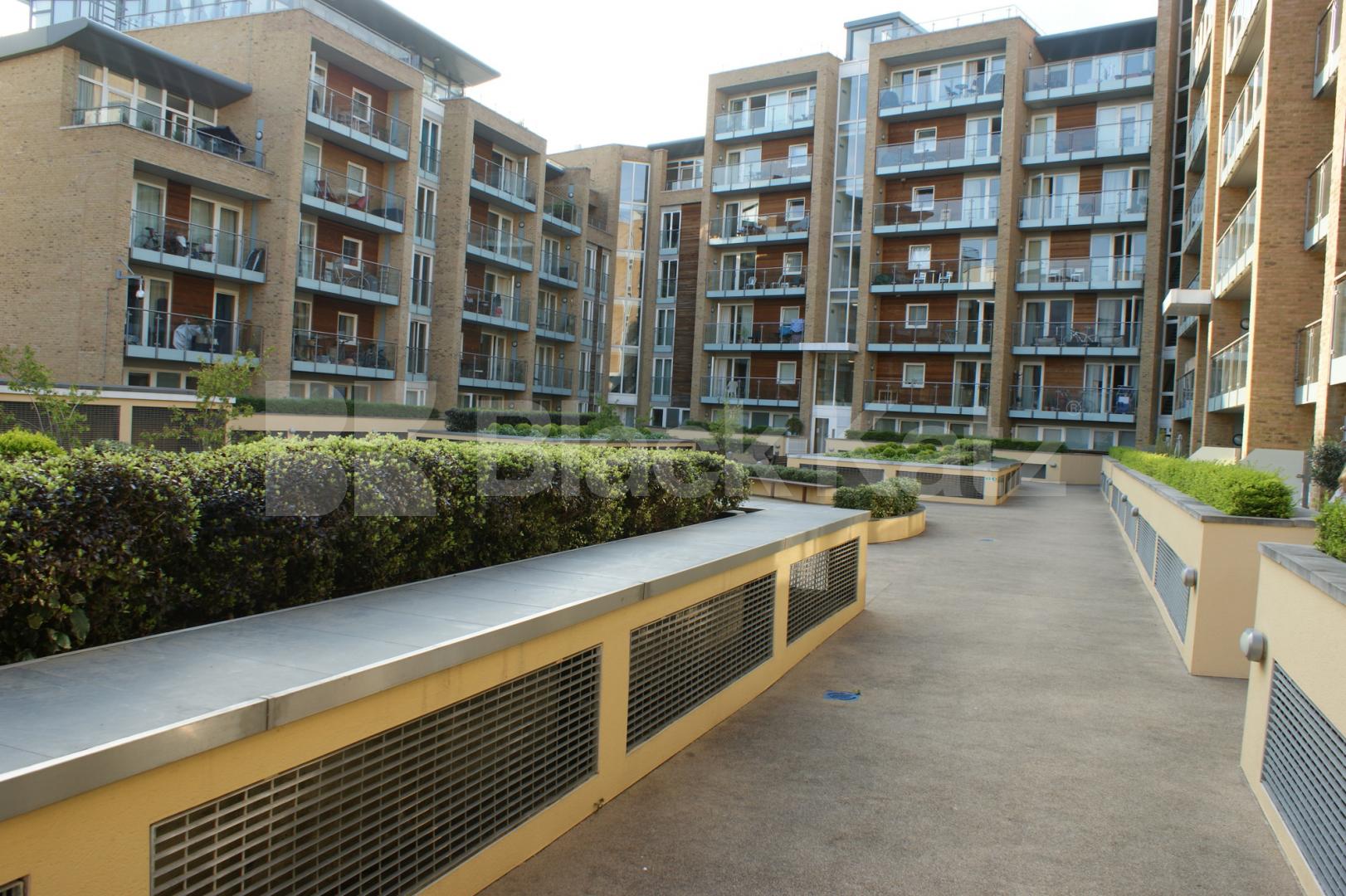 			LET , 2 Bedroom, 1 bath, 1 reception Apartment			 Viridian Apartments, Battersea Park Road, Battersea